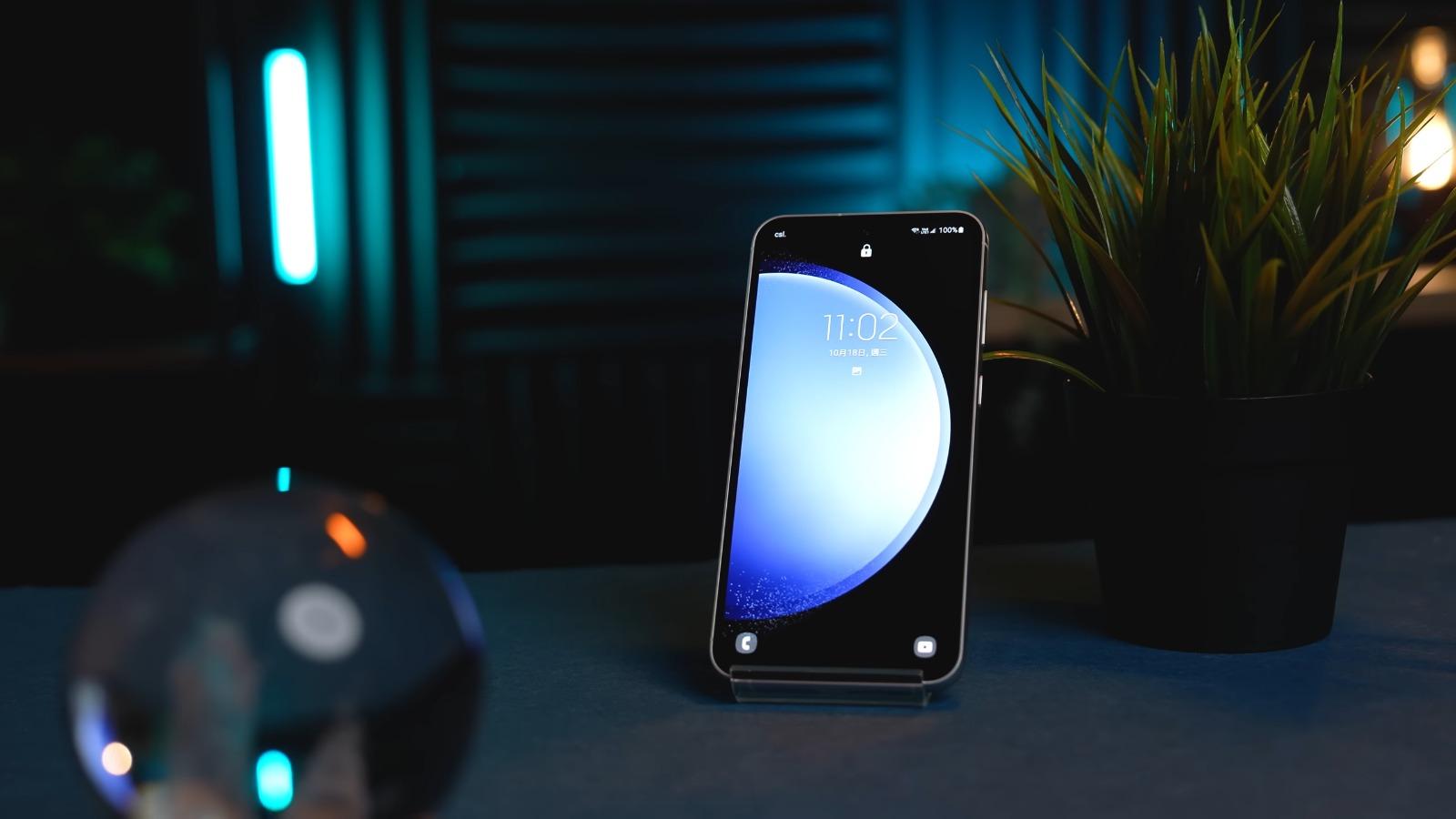 Samsung S23 FE顏色機有綠、灰、白、紫四種,螢幕 6.4 吋