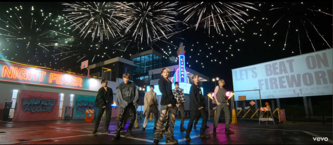 《ONLY FUN》MV不乏煙花效果。