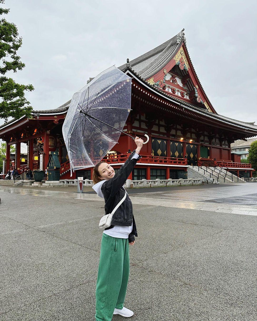 何超雲與消防員未婚夫Douglas於2022年訂婚(何超雲IG)