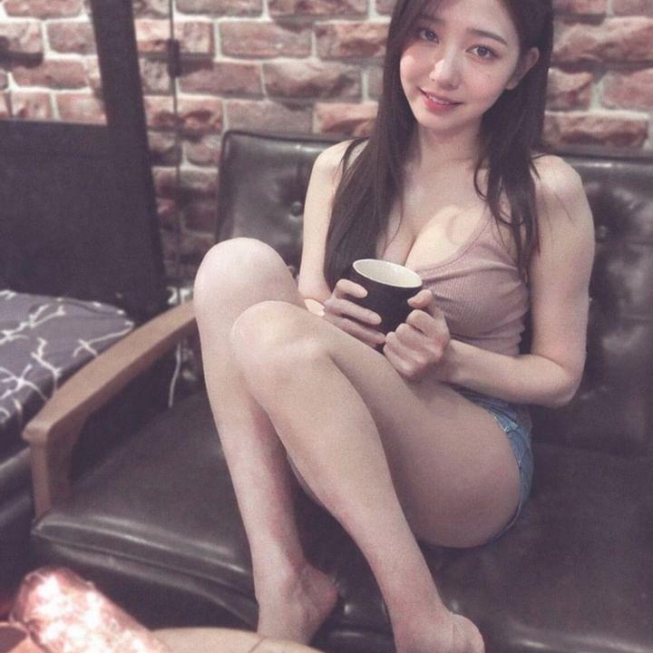 台灣KOL「貓的戀愛史」貼孕照自爆為紅女扮男裝再扮偽娘 網民不受落反揭疑似男兒身舊照