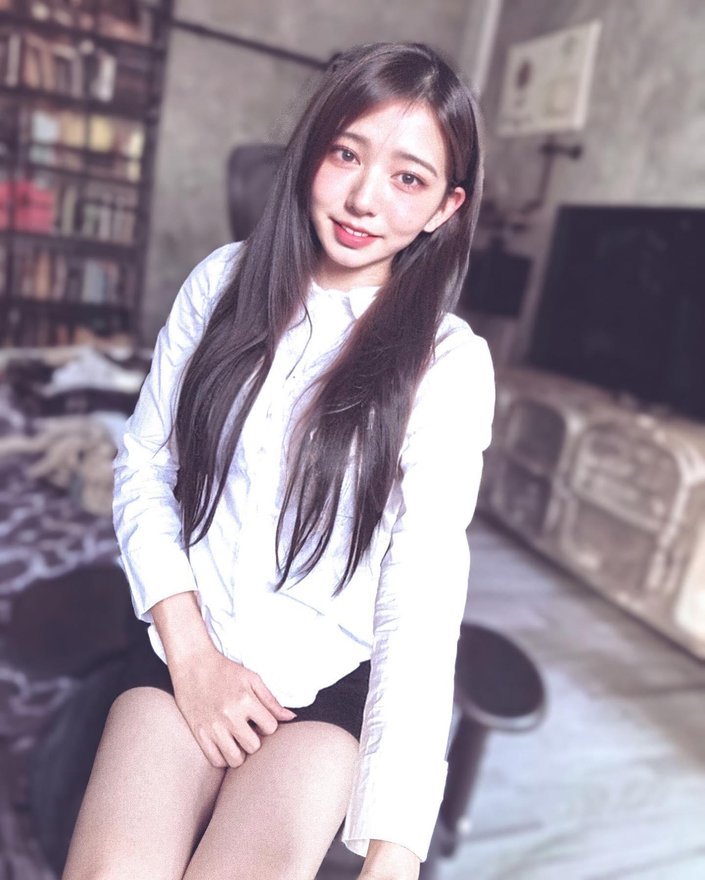 台灣KOL「貓的戀愛史」貼孕照自爆為紅女扮男裝再扮偽娘 網民不受落反揭疑似男兒身舊照