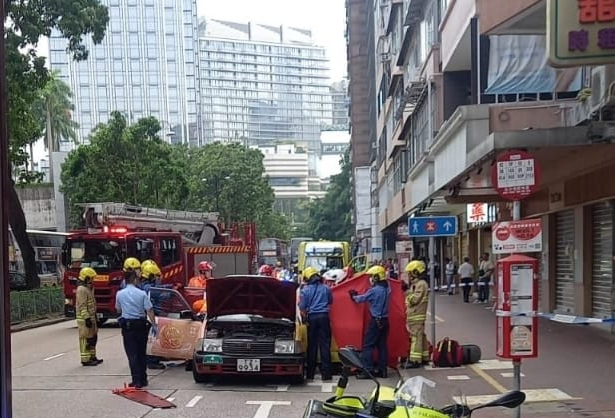珍惜生命|尖沙咀外籍男墮樓壓毀途經的士   司機手腳受傷送院 (八盡天下事fb group)