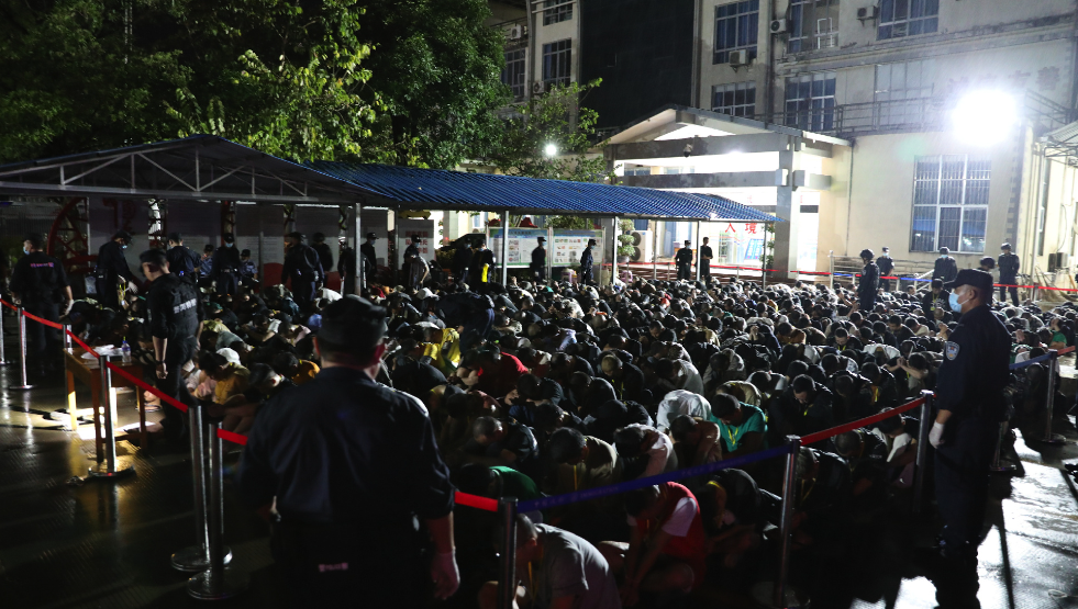 2349名緬北電騙疑犯移交中方 數字破單次紀錄 (公安部刑偵局微博圖片)