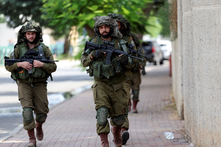 以色列國防軍表示,在哈馬斯大舉進攻入侵時,是加沙的瞭望兵首先發現哈馬斯武裝成員滲透潛入以色列境內。(路透社資料圖片)