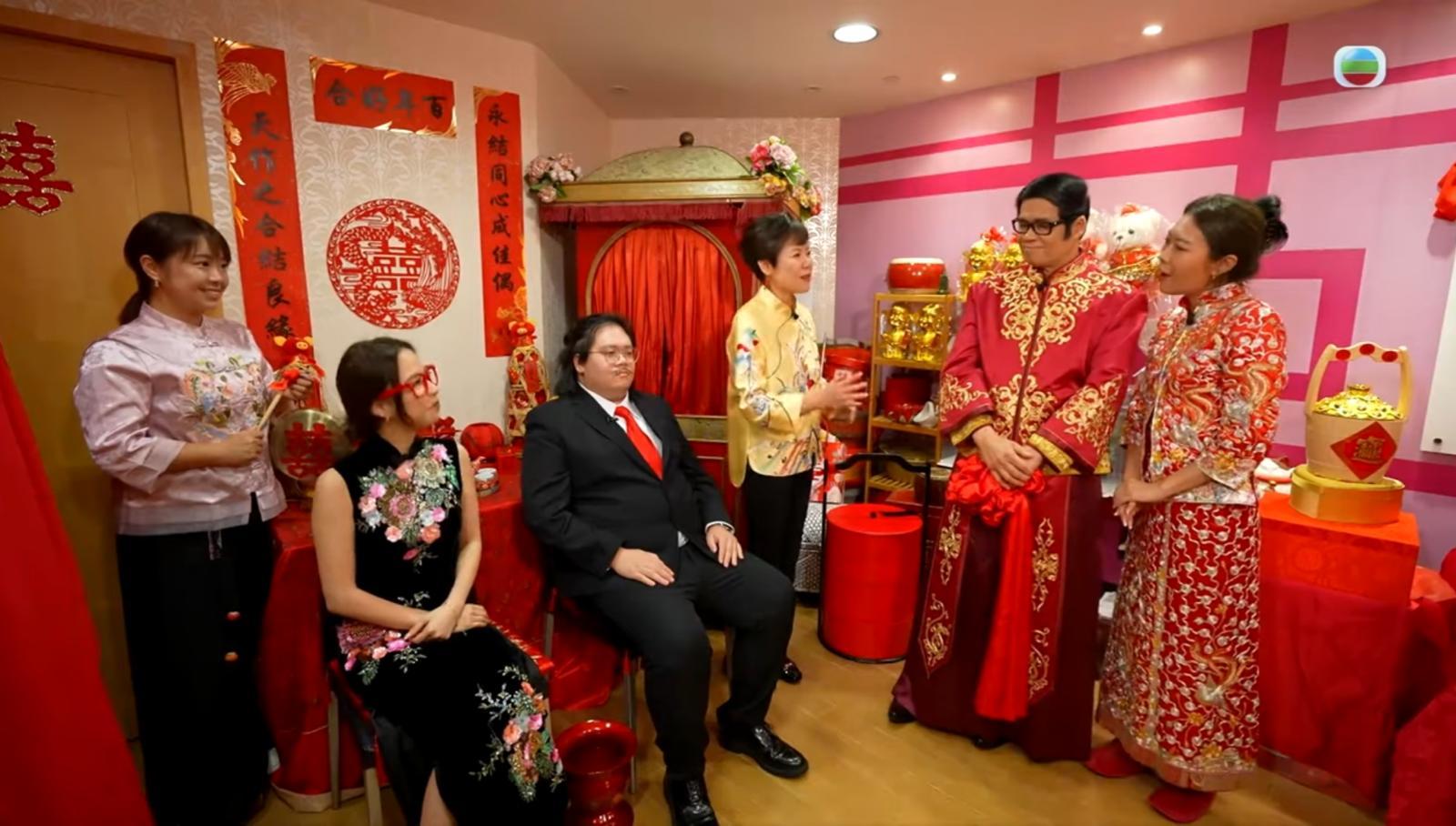 安德尊與宋芝齡在《流行都市》「拜堂結婚」,從中學習中式婚禮習俗及禁忌(《流行都市》截圖)