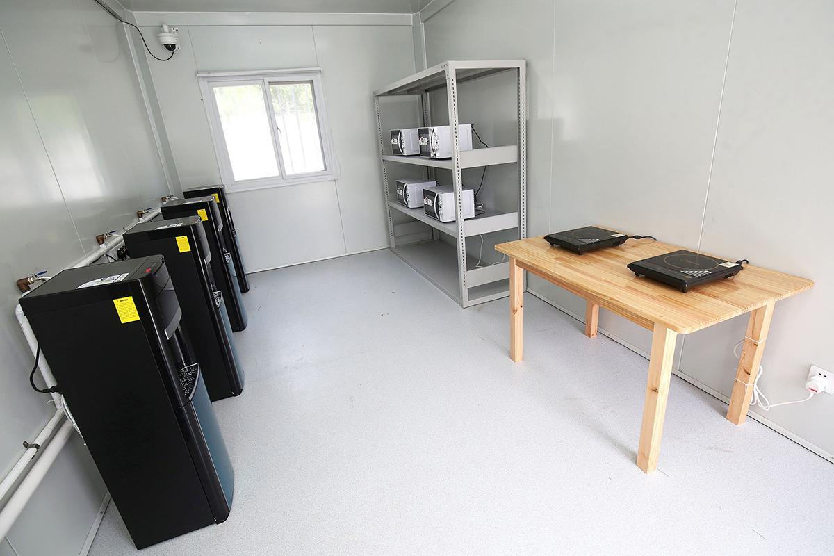 元朗潭尾宿舍設有不同設施,圖為茶水間。(發展局網誌)