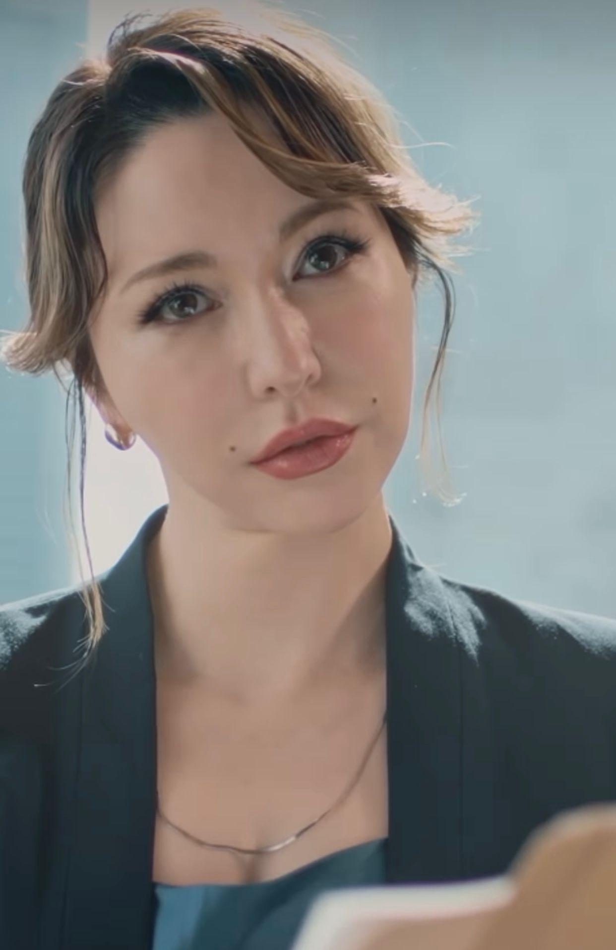 紅極一時的日本潮模藤井Lena也在MV中驚喜登場。