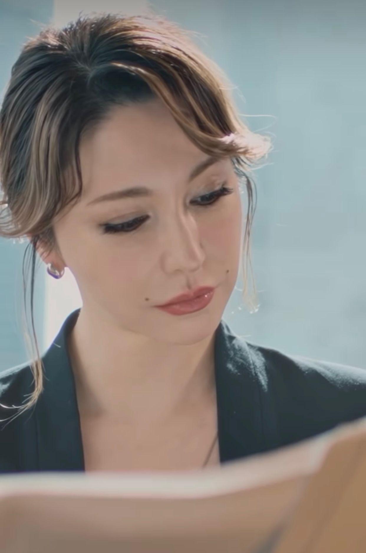 紅極一時的日本潮模藤井Lena也在MV中驚喜登場。