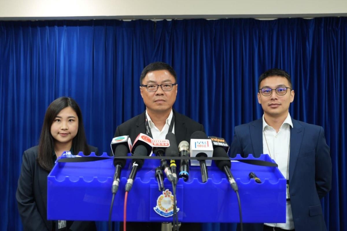 歐陽基(中)交代案情。