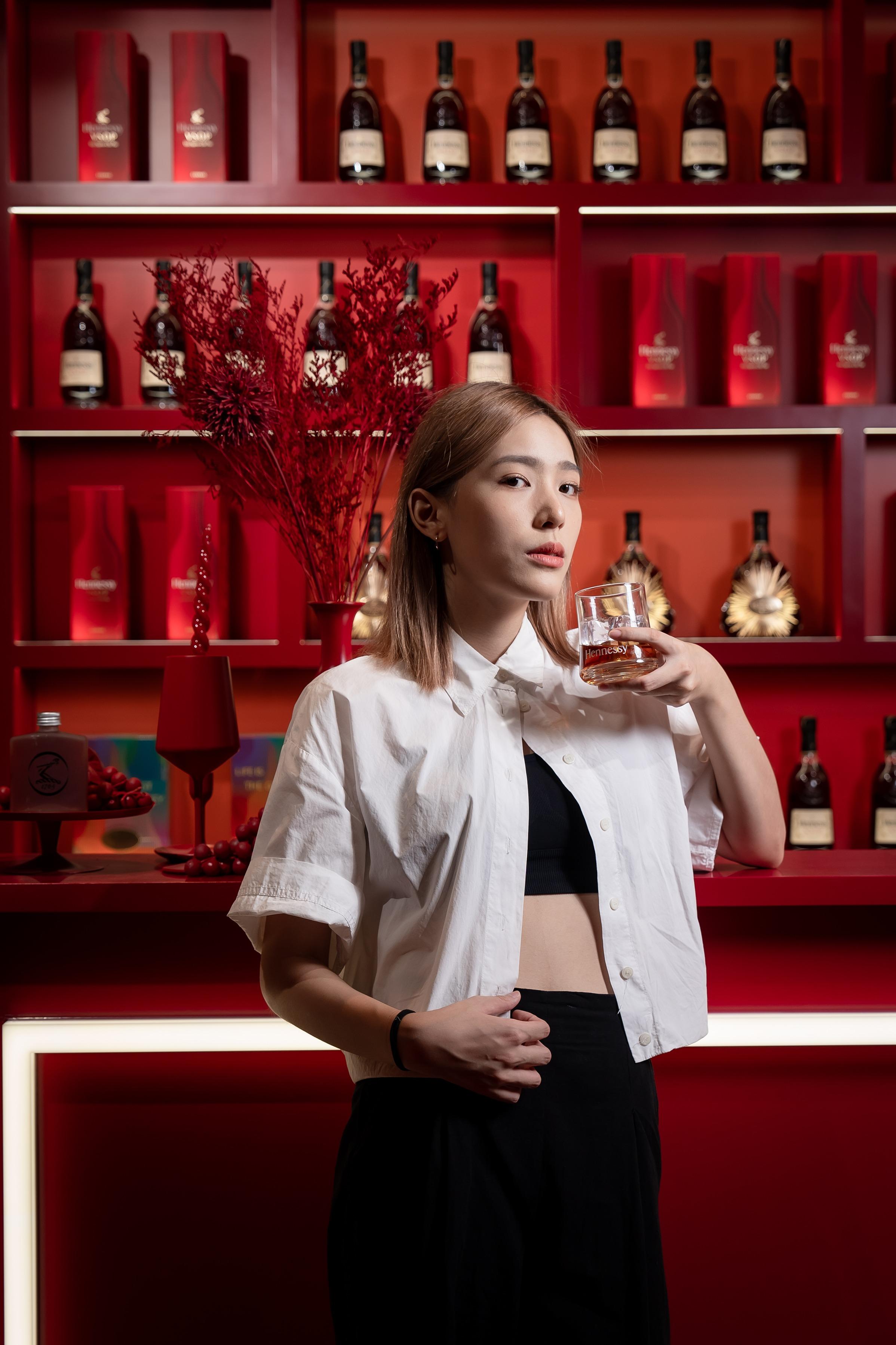 澳門好去處|軒尼詩V.S.O.P期間限定店 抽角色牌有機會獲限量鷄尾酒