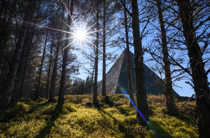 「阿爾伯特親王石塚」(Prince Albert's Cairn)其實是當地名勝。(互聯網)