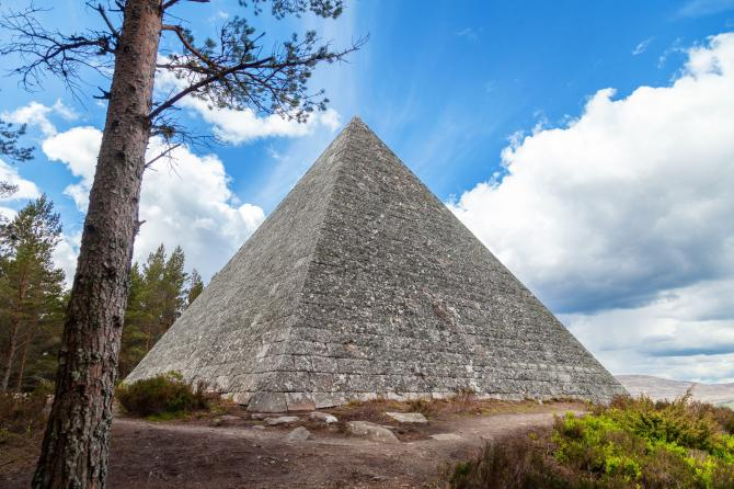 「阿爾伯特親王石塚」(Prince Albert's Cairn)其實是當地名勝。(互聯網)