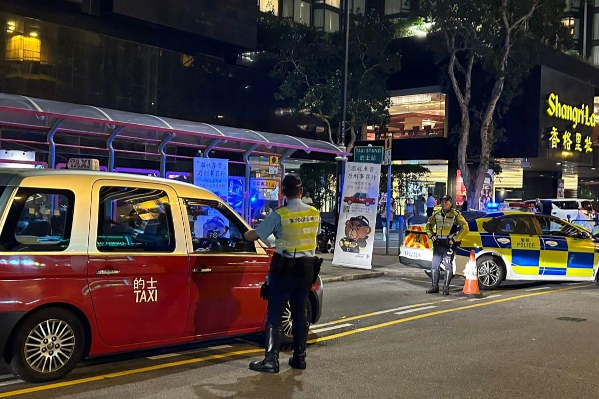 警方在中秋節長假期打擊的士違法行為。(警方提供)