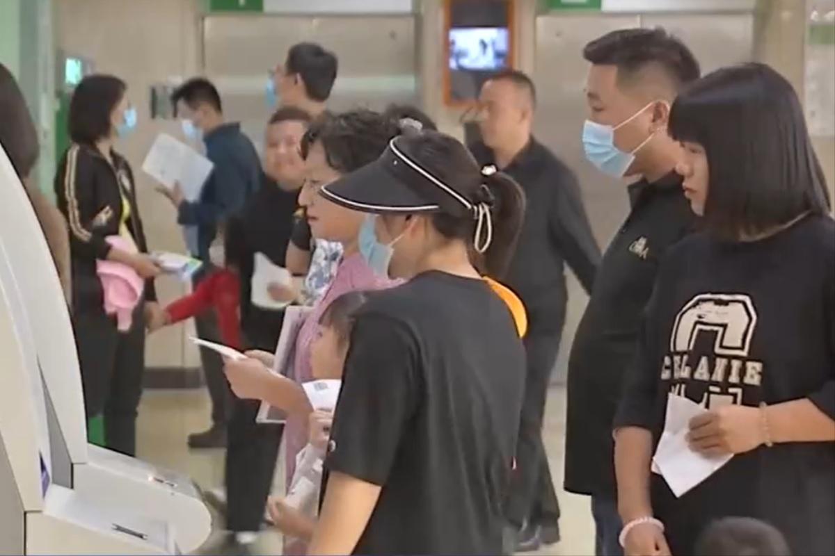 內地多個城市相繼爆發肺炎支原體。(中央電視台節目截圖)