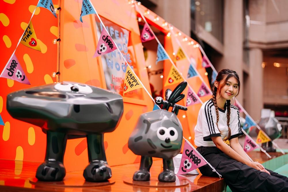 露營帳篷 內添置充滿個人特色的擺設。