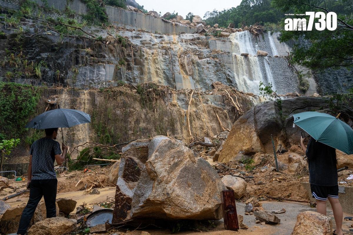 筲箕灣耀興道在9月一場世紀暴雨後,發生嚴重山泥傾瀉。(資料圖片/陳奕釗攝)
