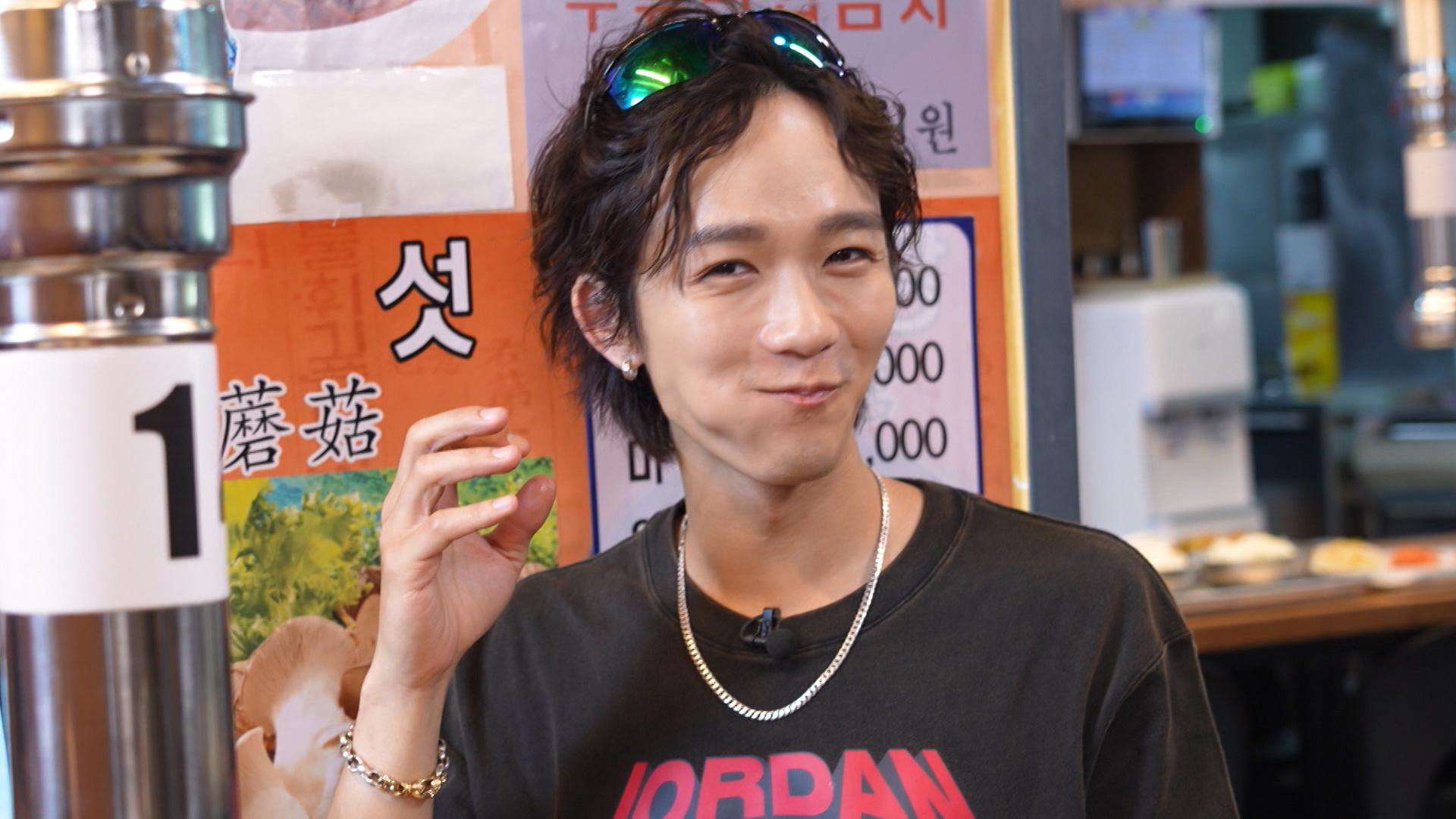 Alton勉強吞下秘製五香牛睪丸。