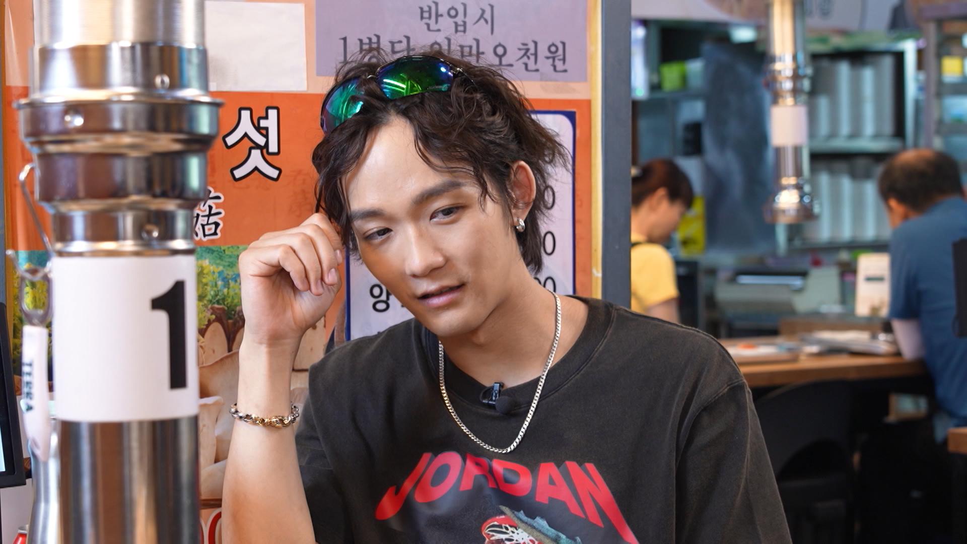 Alton看到秘製五香牛睪丸,面有難色。