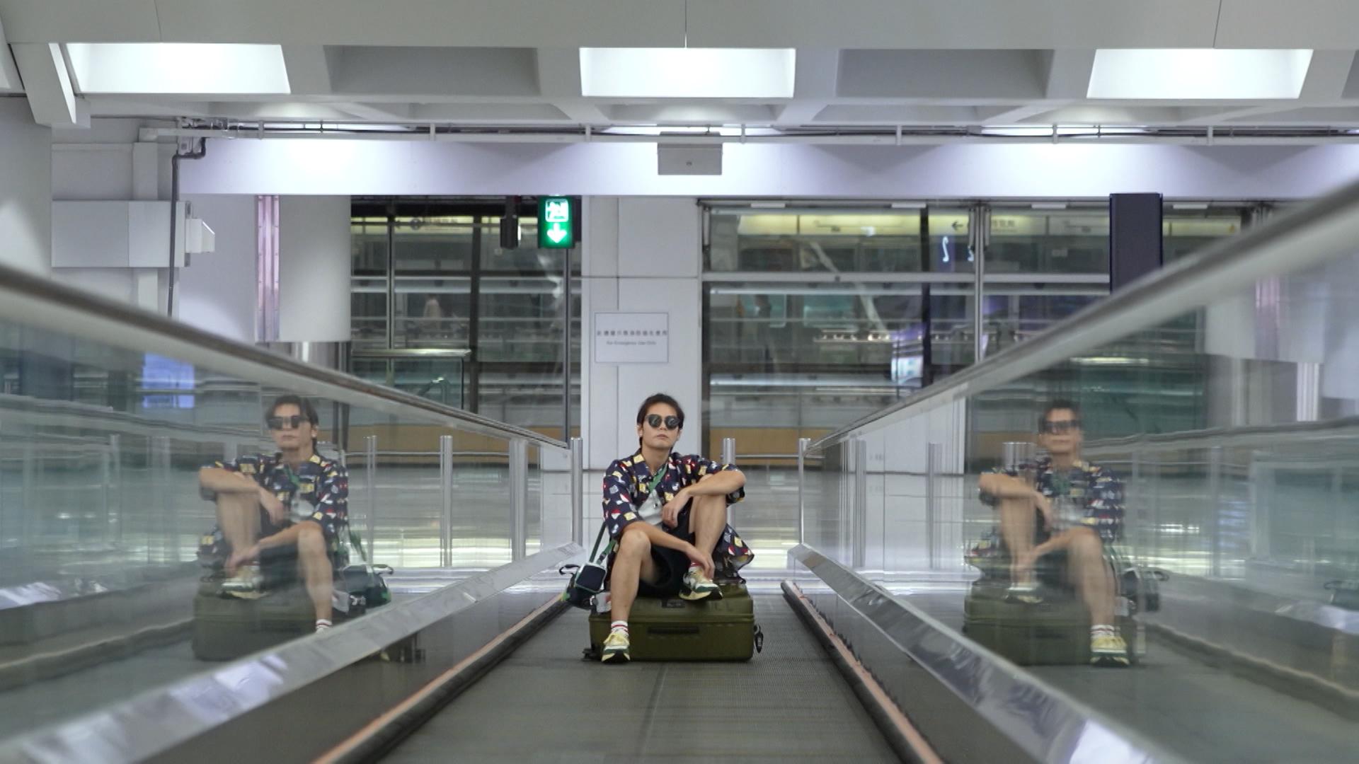 Alton曾在韓國居住3個月,並於學過兩個月韓語。