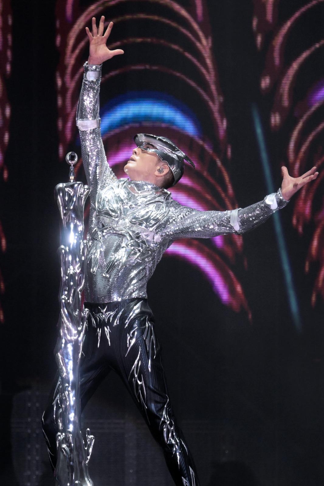 張叔平為郭富城打造6套立體剪裁戰衣。