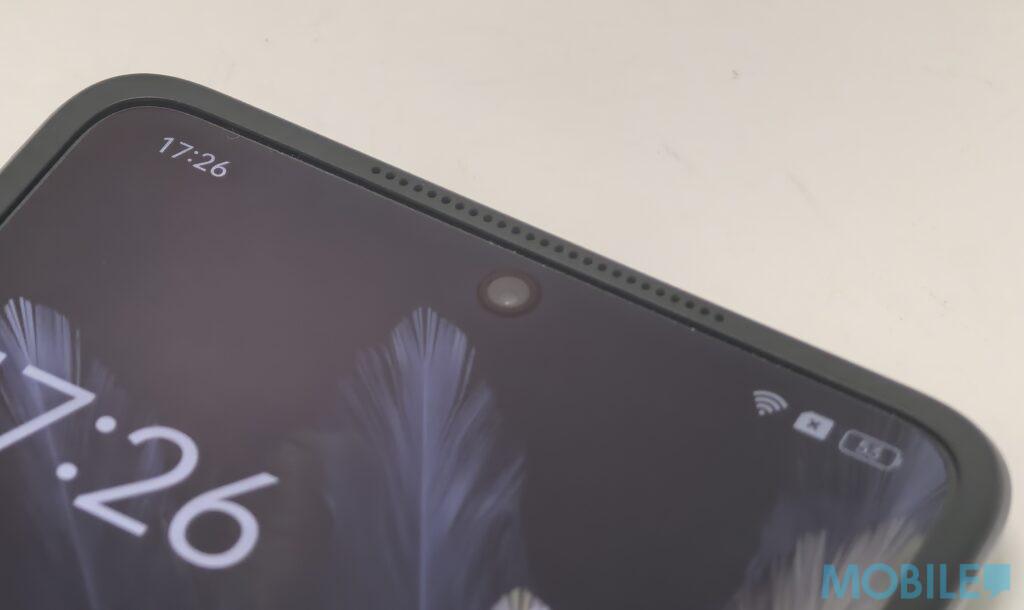 主屏的中上方設有3200萬自拍鏡頭。