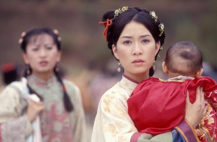 Name 佘詩曼在《鳳凰四重奏》用精湛的演技演繹了四個不同年代背景下的女性。(網上圖片)