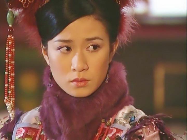 佘詩曼演出了爾淳表面和善,背地裏心機重重的雙面性格。(網上圖片)