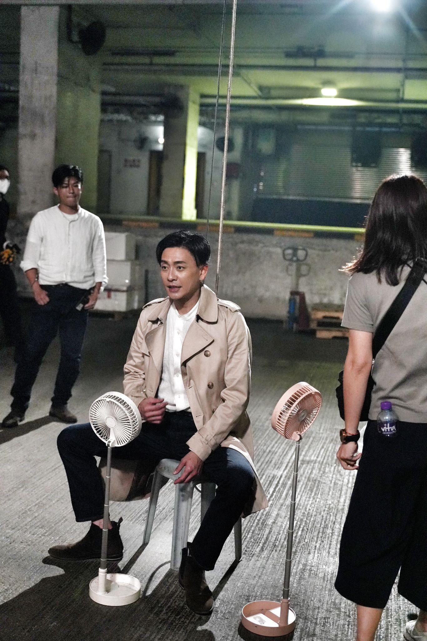 在拍攝時,娜姐險弄傷黃宗澤重要部位卻懵然不知。