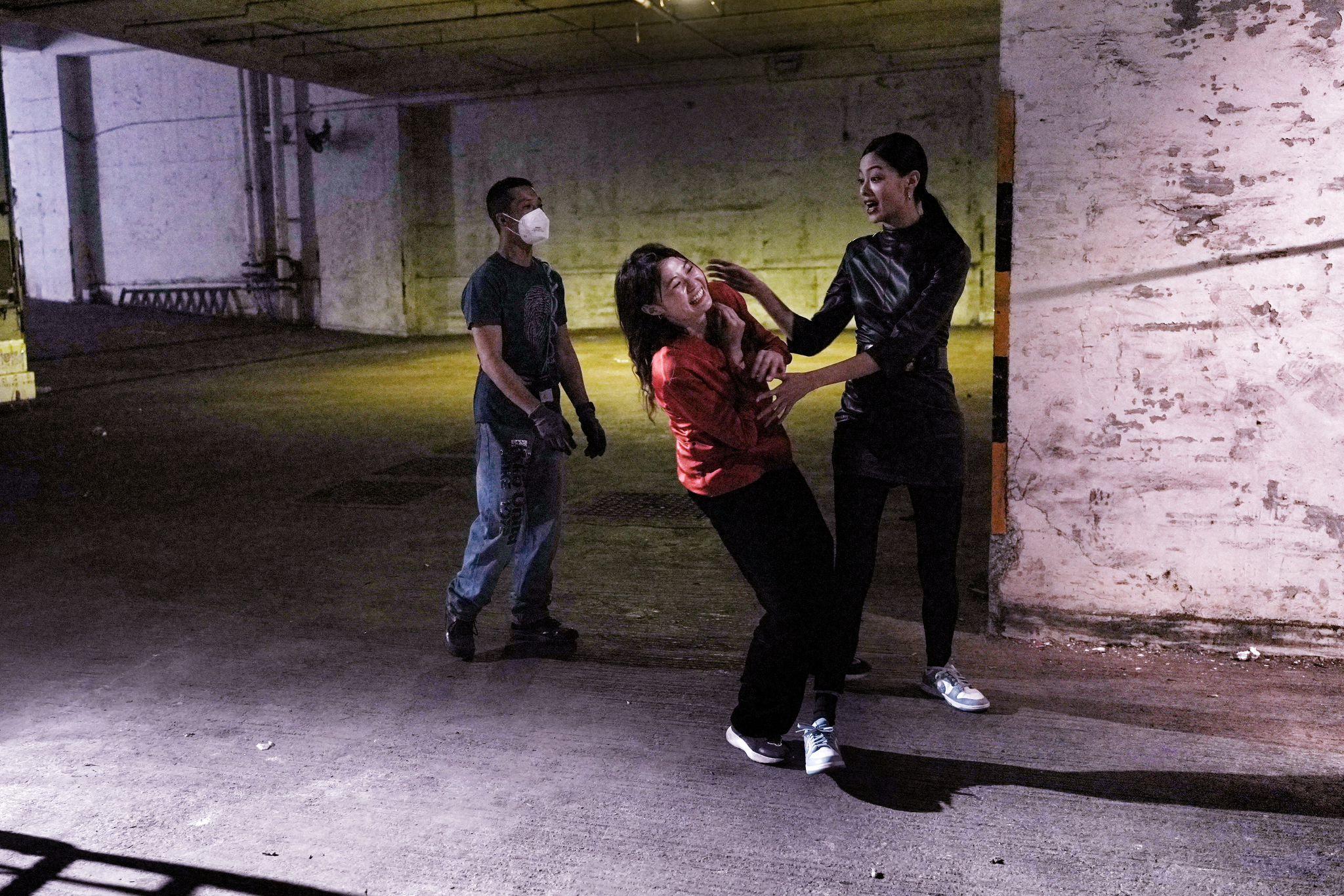 盧慧敏不慎打中周秀娜的嘴唇,令她壓力倍增。