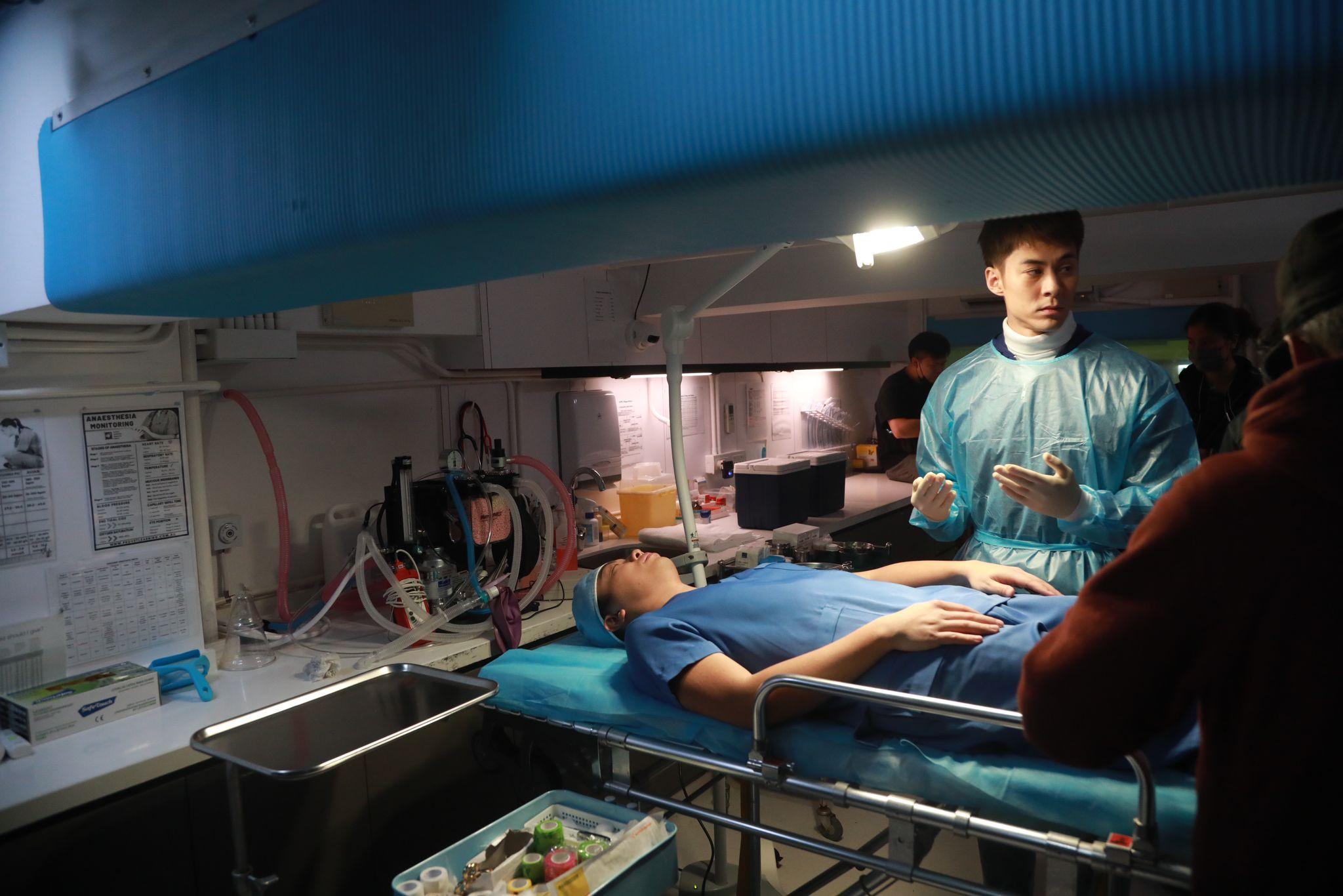 Van有報應,俾朱鑑然劏番轉頭。