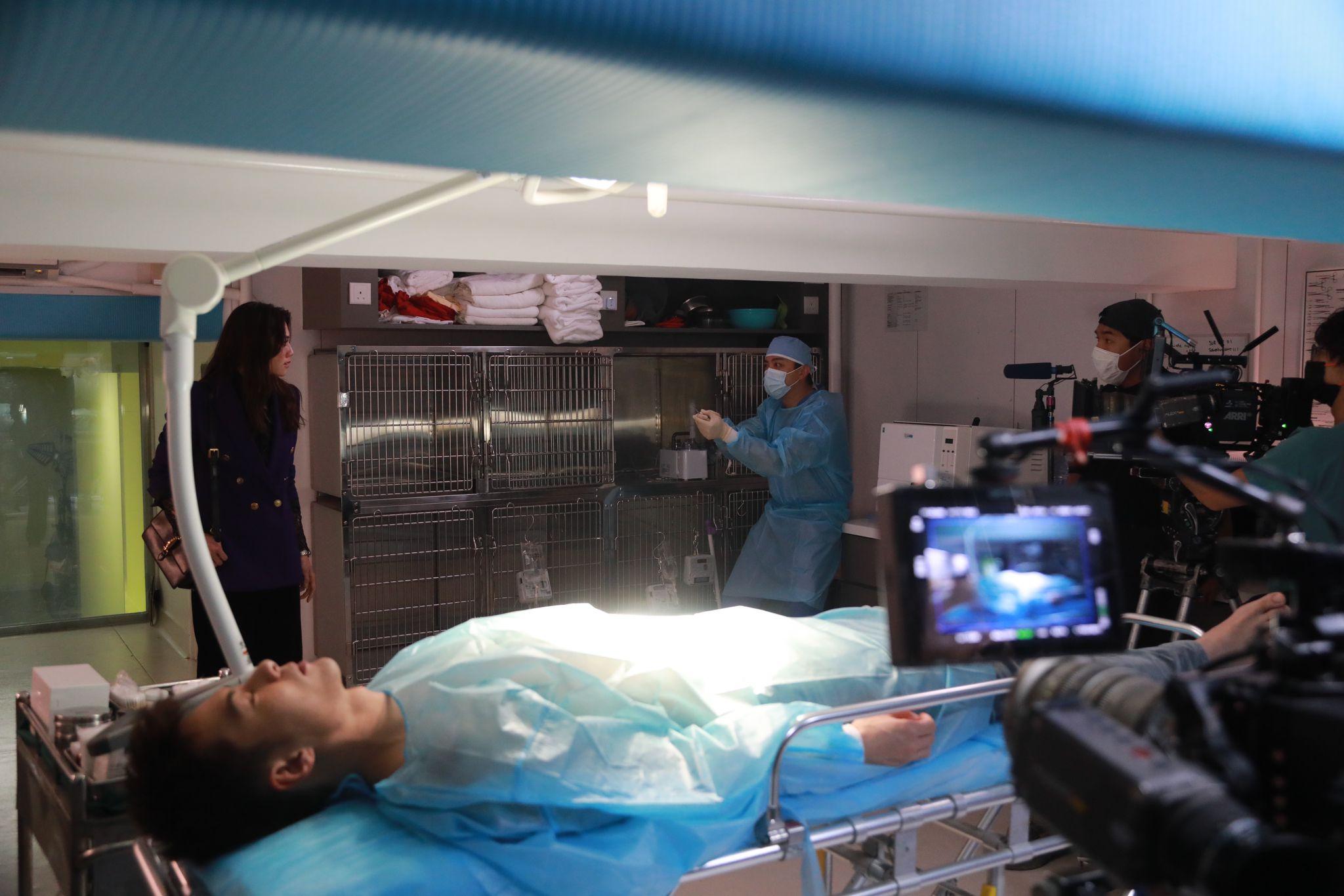 Nowhere Boys主音Van在《叠影狙擊》中飾演一名無良獸醫。