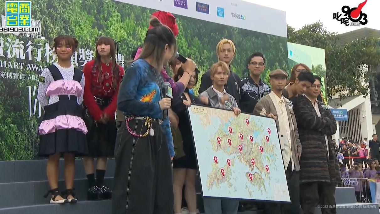 Moon Tang(左)分手後跟湯令山前後腳站台。