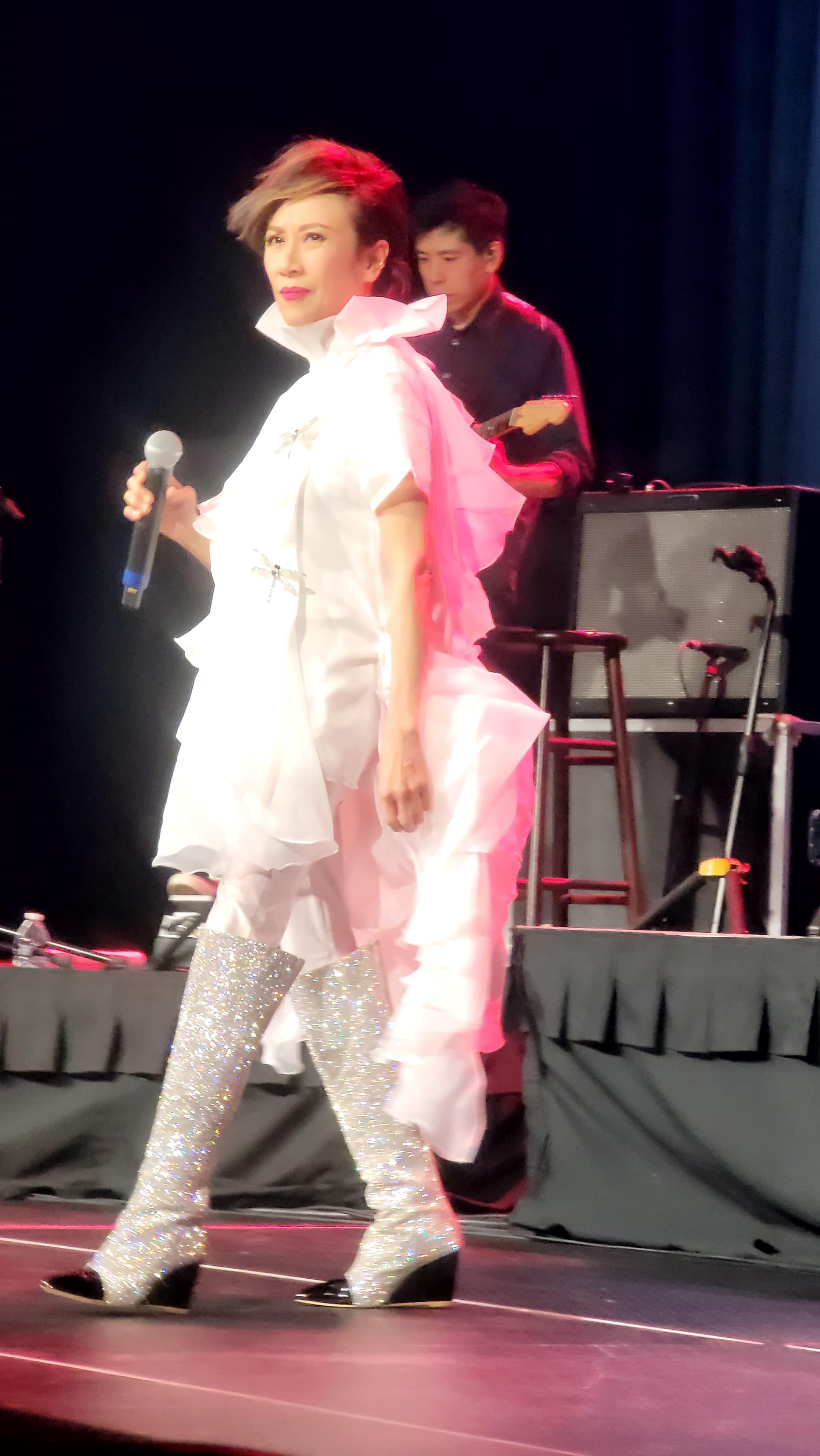 呂珊近日應邀到美加演唱。