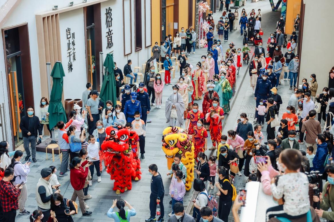 圖為2023年福田年宵花市分會場慶祝活動。 (圖片來源:視覺中國)