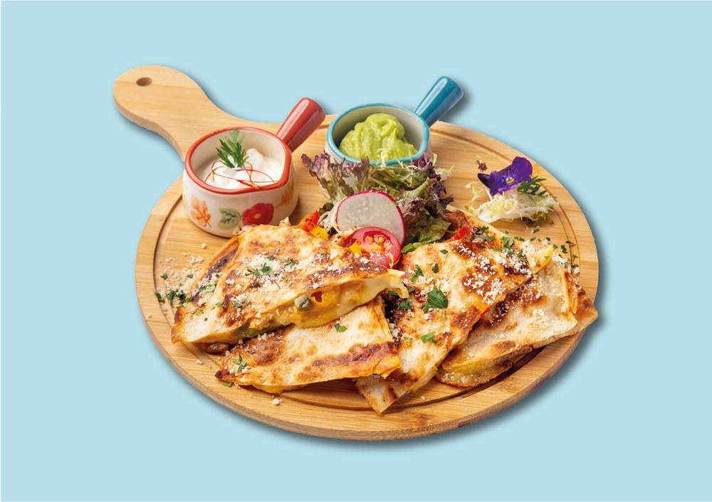 墨西哥雞肉芝士餡餅 HK$118|以馬蘇里拉芝士配搭雞肉及莎莎醬作墨西哥餅的餡料,件件香口滋味,配上牛油果更清新。