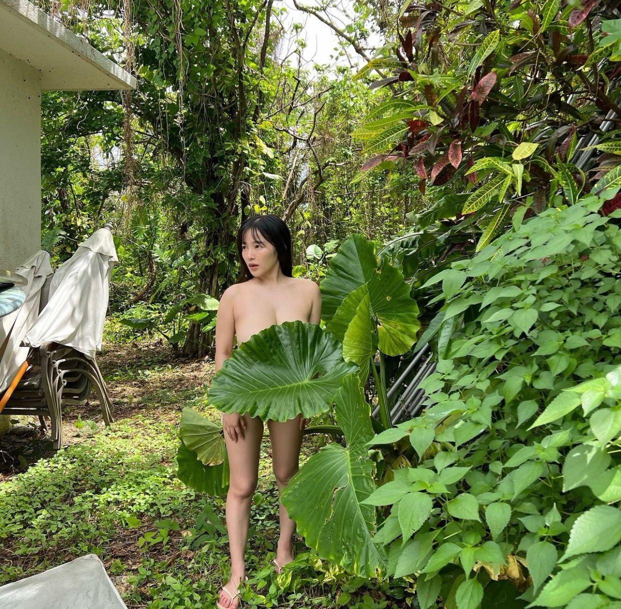 《SSS》已率先公開封面及部分內頁寫真。