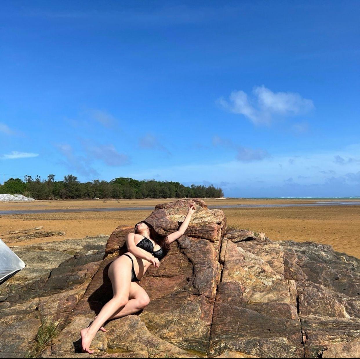 《SSS》已率先公開封面及部分內頁寫真。