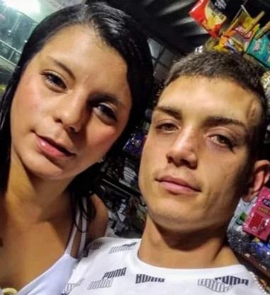 卡米拉與丈夫尤尼奧合照。(互聯網)