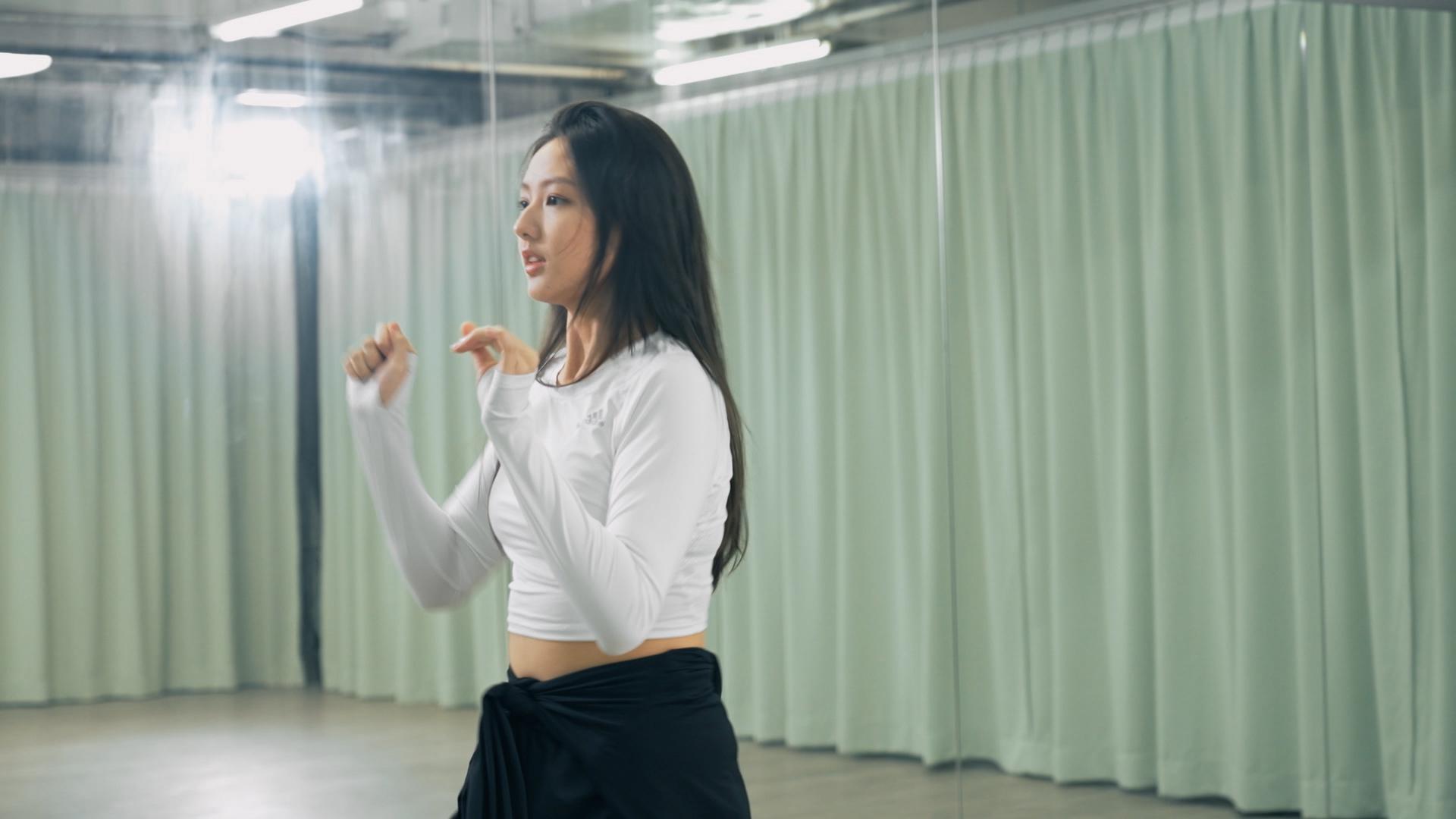 Mandy勤力練舞,被封為牛隊長。