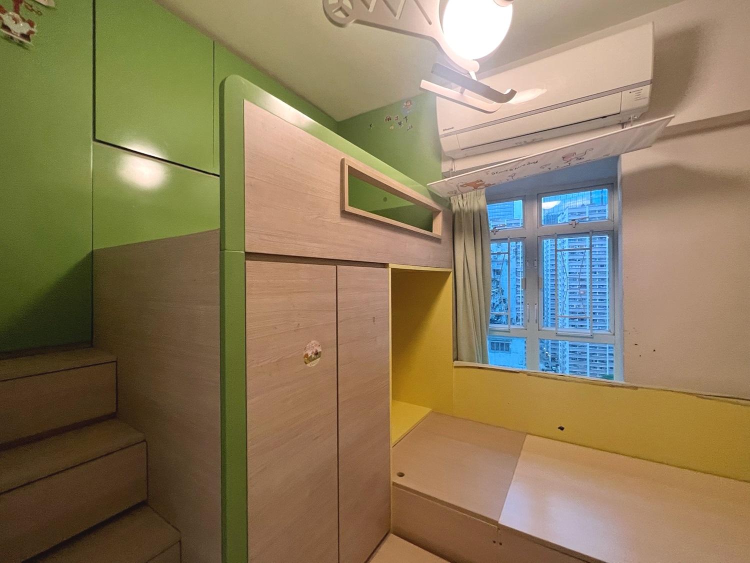 其中一間睡房為兒童房,設有上下架組合睡床,相當新淨。