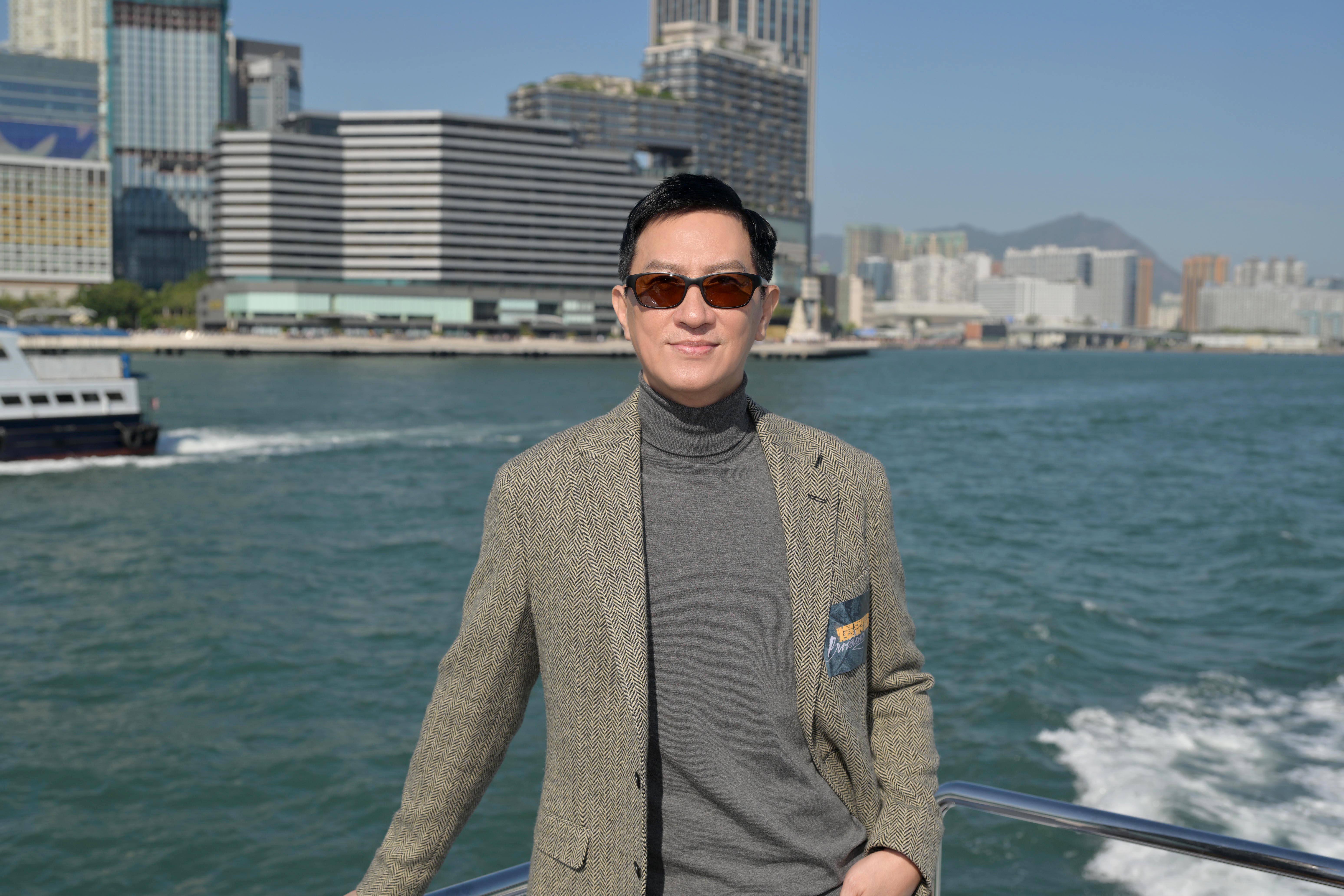 張家輝自爆拍跳樓戲扭傷腳。