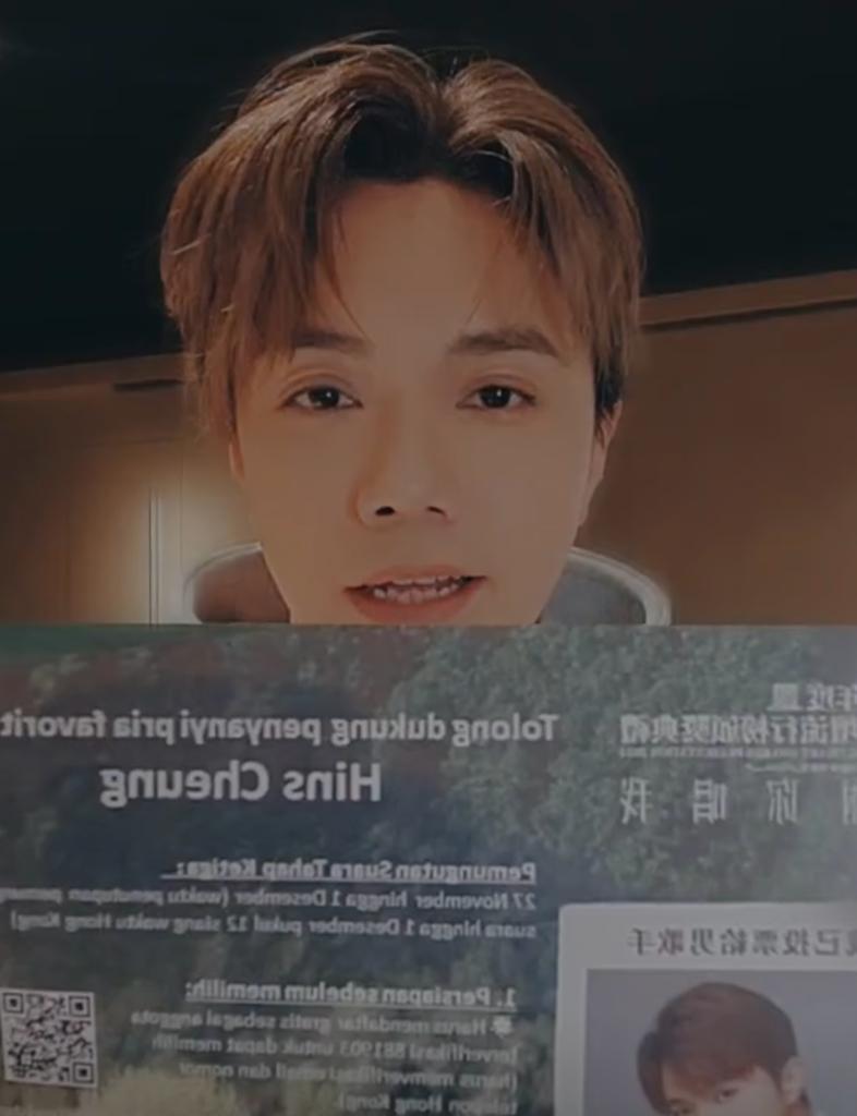 張敬軒開IG live拉票,展示歌迷製作的宣傳單張。