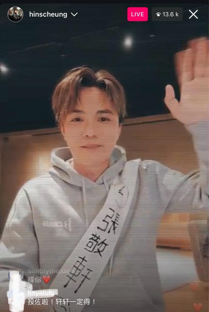 張敬軒開IG live,戴上競選領帶拉票。