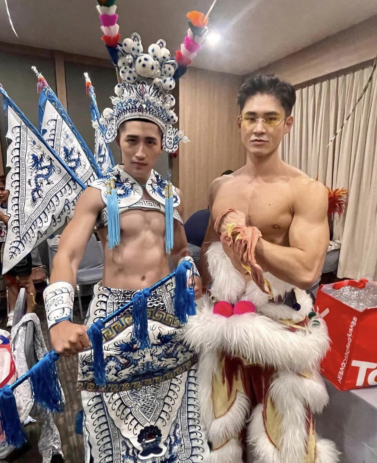 Oliver跟澳門代表Rex Cheang的露點大戲裝同樣出位。