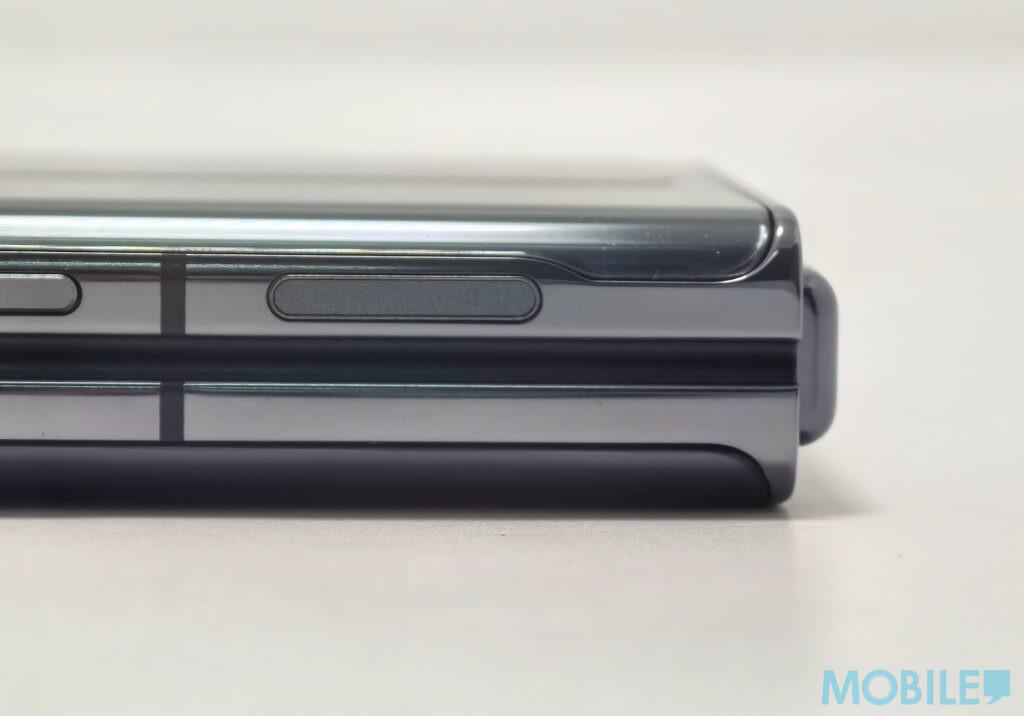 配備了全新一代超輕固精工擬椎式鉸鏈。