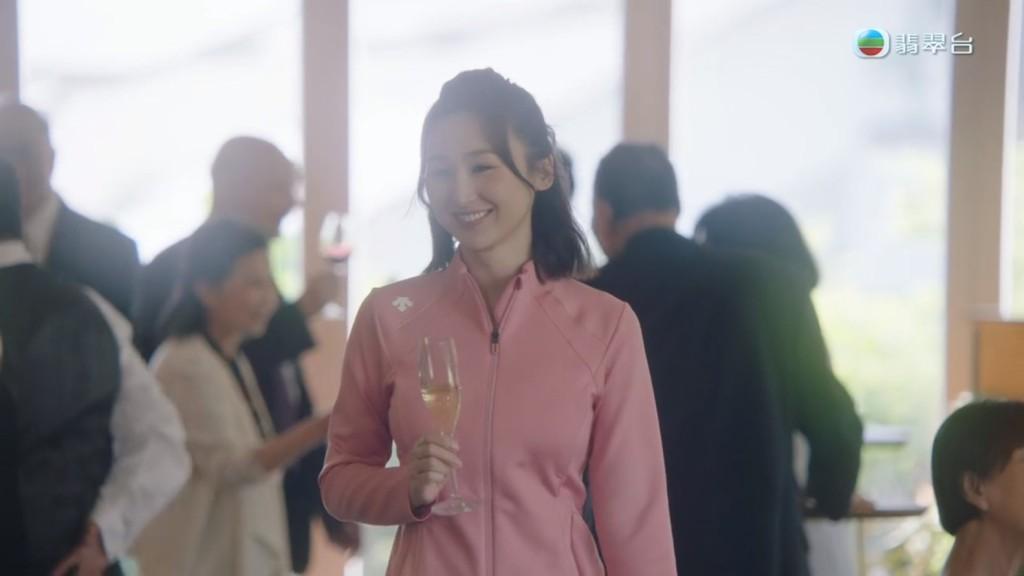 高海寧在劇中發揮天賦本錢,驕人身材大派用場。