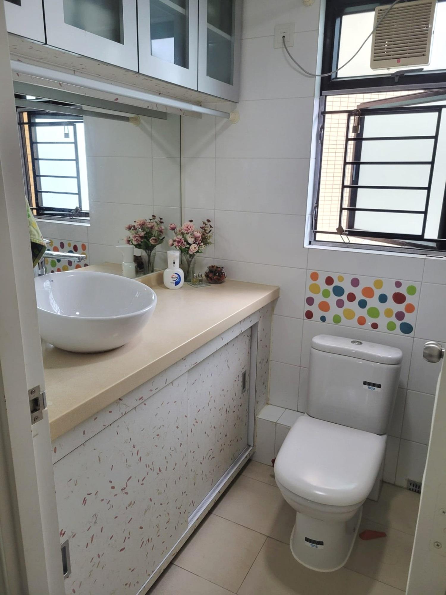 浴室光猛通爽,裝修亦企理。