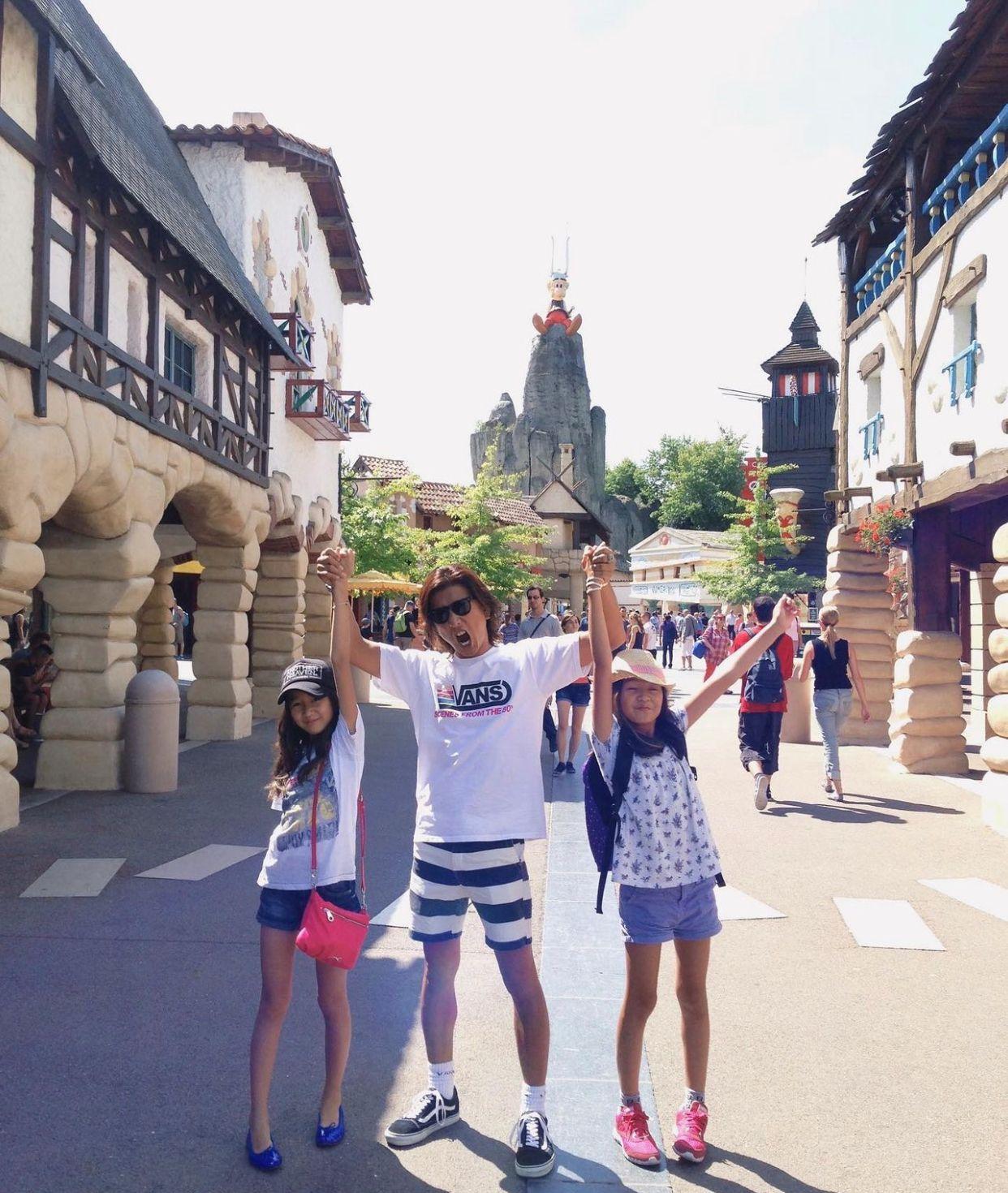 木村拓哉51歲生日,寶貝女Koki透過社交網PO出一家的生活照。