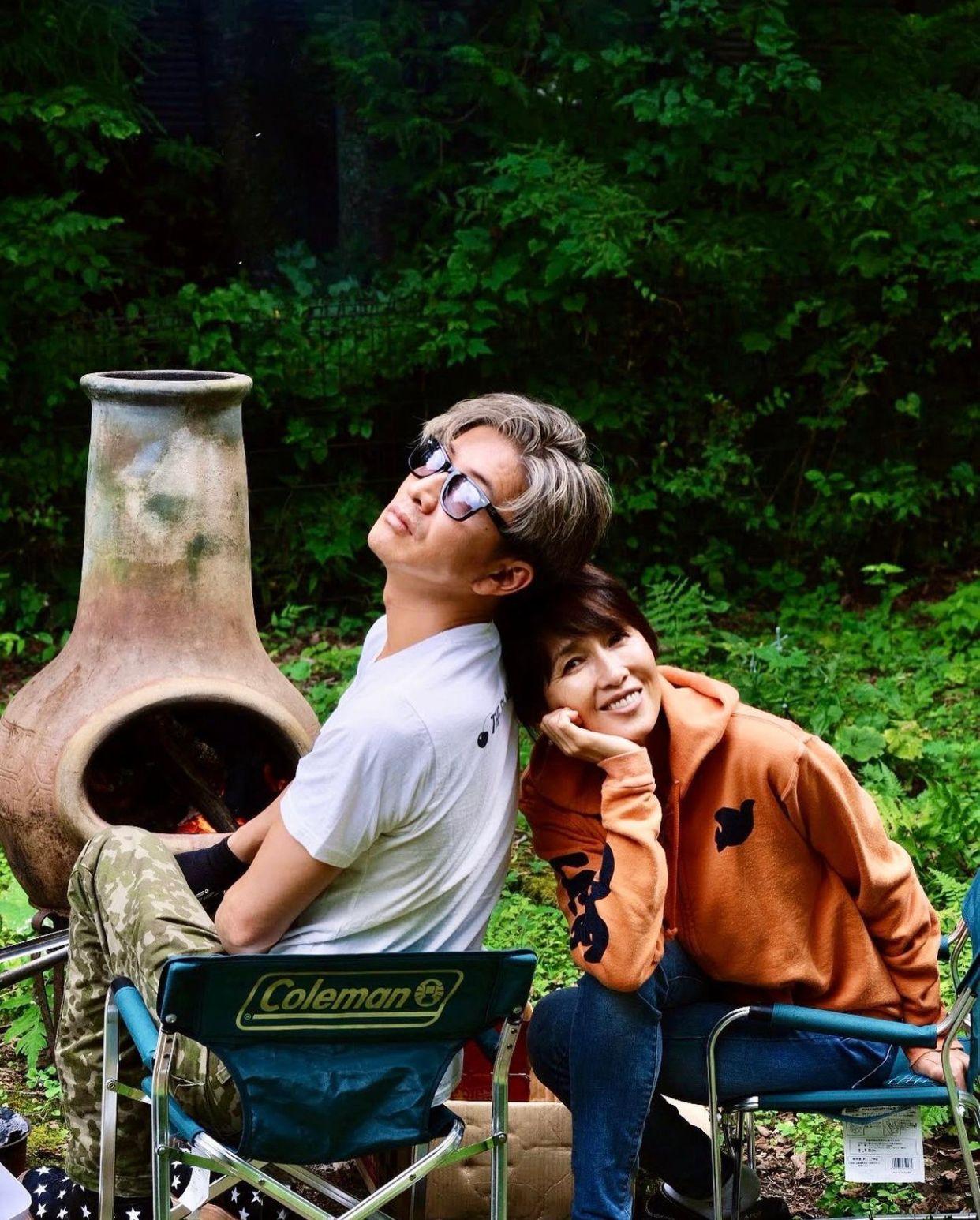 兩個寶貝女分享木村與靜香恩愛合照。