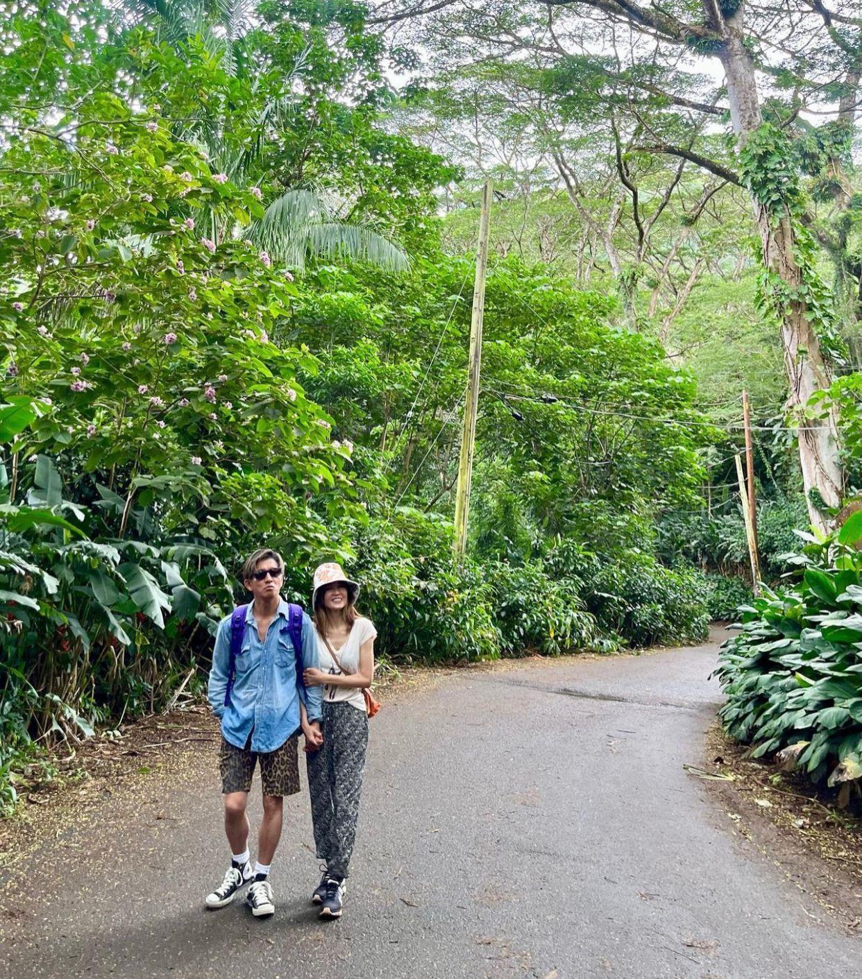 兩個寶貝女分享木村與靜香恩愛合照。
